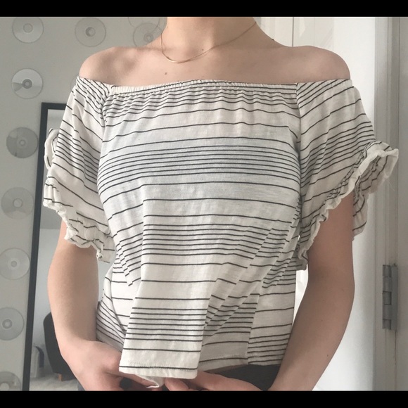 CHARLOTTE RUSSE off the shoulder crop too - Picture 2 of 3